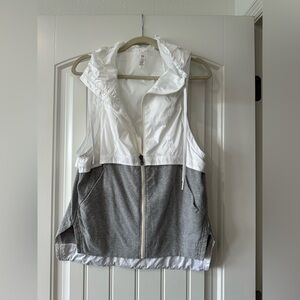 UNDER ARMOUR HOODED VEST